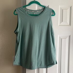 Duluth Dry on the Fly light green women’s tank